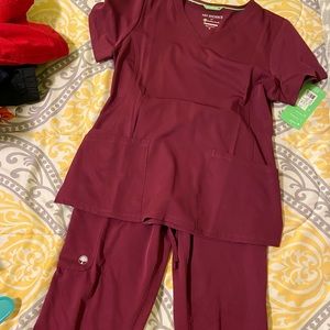 Healing Hands scrub set burgundy